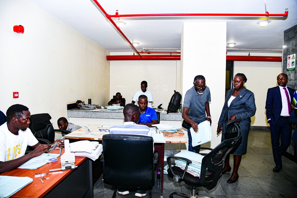 Chief Registrar Inspects Progress of Registry Digitization